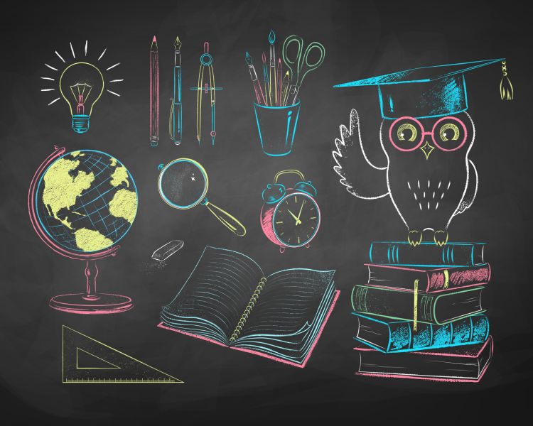 Wandtafel mit verschiedenen Kreidezeichnungen