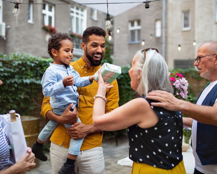 Familie mit verschiedenen Generationen